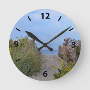 Weg zur Strandmauer Runde Wanduhr