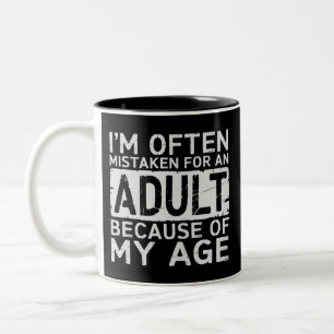 Wegen meines Alters werde ich oft für einen Erwach Zweifarbige Tasse