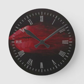 weggeblasen runde wanduhr