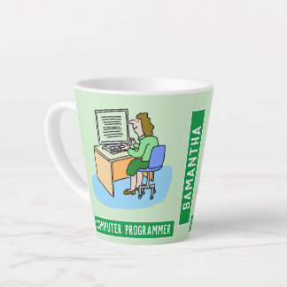 Weibliche Computerprogrammiererin mit Namenswahl Milchtasse