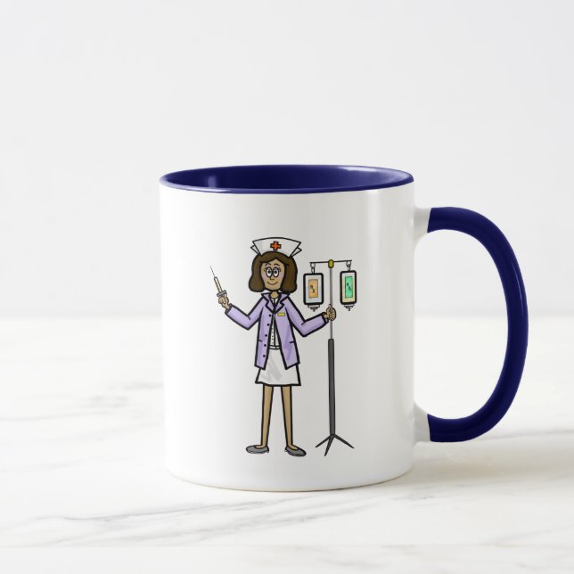 Weibliche Krankenschwester mit i.v.-Beutel und Tas Tasse (Rechts)