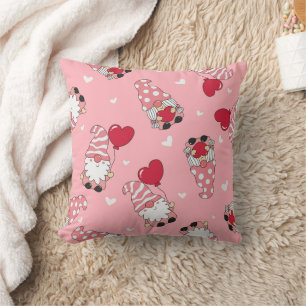 Weibliche Valentine's Gnomes mit Herz Kissen
