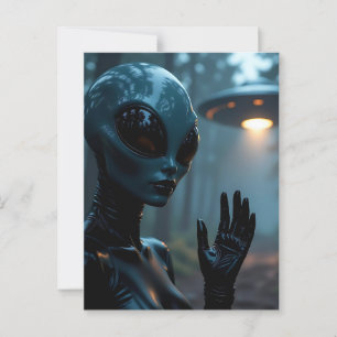 Weiblicher außerirdischer Alien und UFO Postkarte