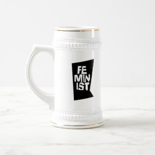 Weibliches Mädchen der feministischen Frauen ich Bierglas