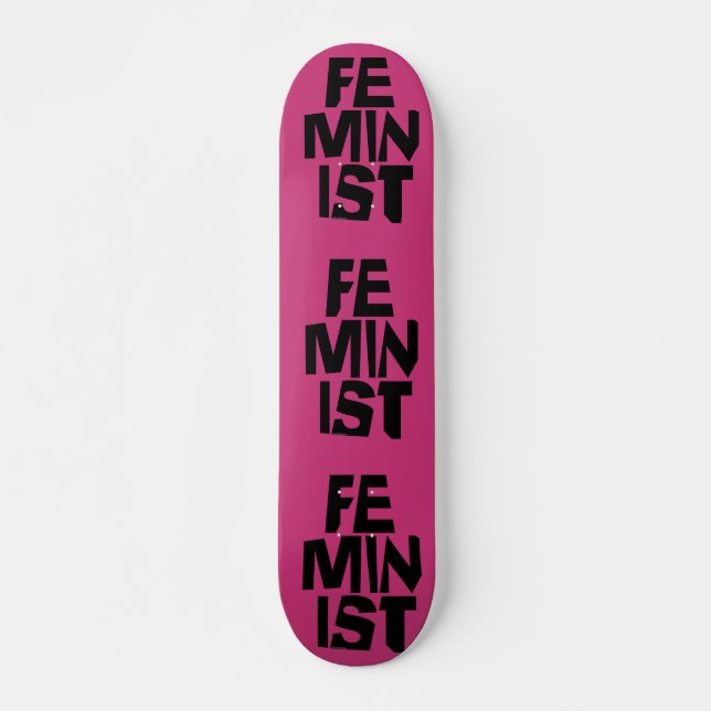 Weibliches Mädchen der feministischen Frauen ich Skateboard (Vorne)