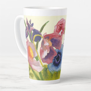 Weich farbige Blume auf hohem Niveau Milchtasse