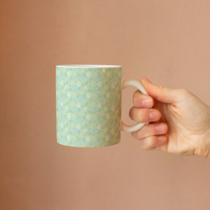 Weich grüne Blüte mit weißblauen gelben Blumen Kaffeetasse