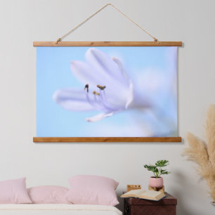 Weich Pastel Blau Lila Blume Wandteppich Mit Holzrahmen