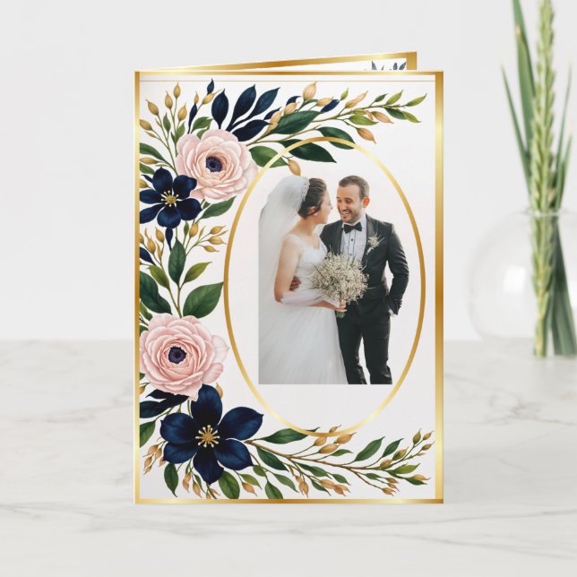 Weich rosa Rosen und kühne Navy Blooms Hochzeiten Einladung (Vorderseite)