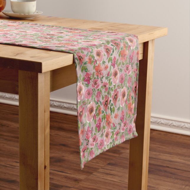 Weich rosafarbener Blumentisch Kurzer Tischläufer (Beispiel)