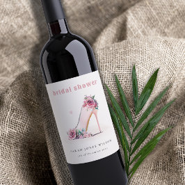 Weich rosafarbenes Brautparty mit hohen Absätzen Weinetikett