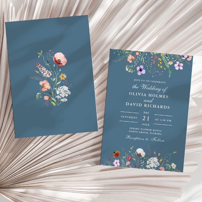 Weiche blaue Aquarellfarben Wildblume Wiesen Hochz Einladung (Soft Blue Watercolor Wildflower Meadow Wedding Invitation on a sunny neutral dry palm leaf.)