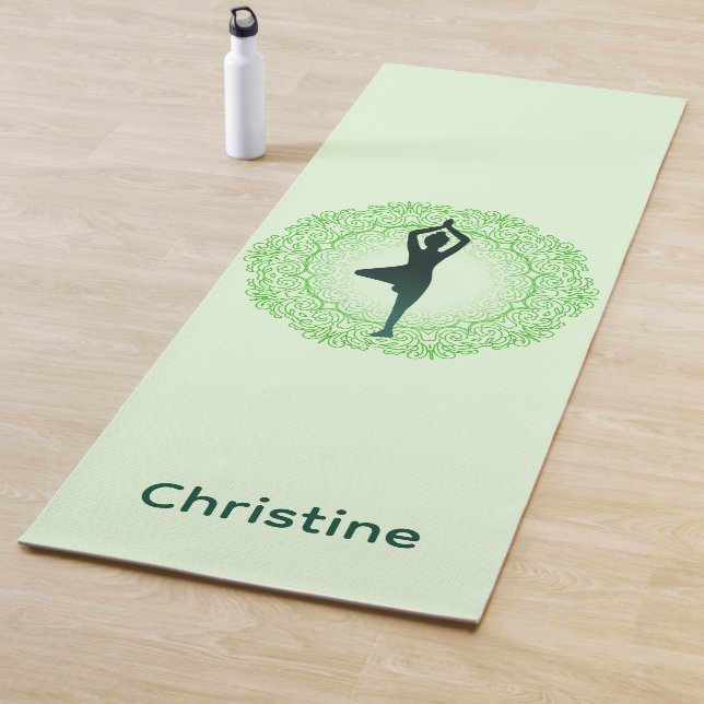 Weiche grüne Yoga-Pose mit Individuelle Name Yogamatte (Beispiel)