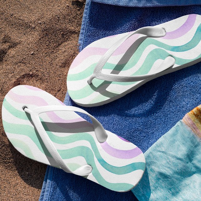 Weiche lila und grüne Wasserfarben Flip Flops (Von Creator hochgeladen)