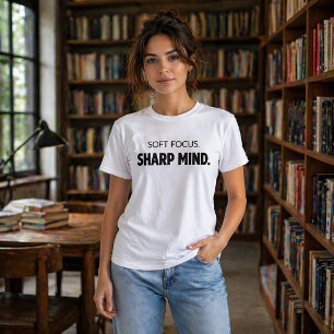 Weicher Fokus Scharfer Verstand – Minimalistische  T-Shirt
