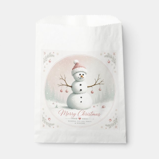 Weicher Pastellrosa Schneemann Winterwald Geschenktütchen (Vorderseite)