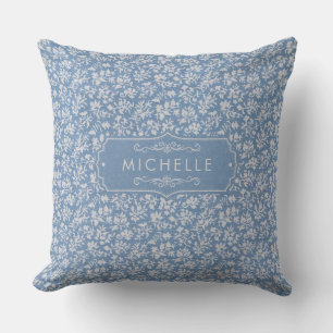 Weiches Pastellblau und Grauweißer Blumen-Boho-Mus Kissen