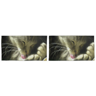 Weiches und sanftes Fell und Purr einer grauen Kat Kissenbezug