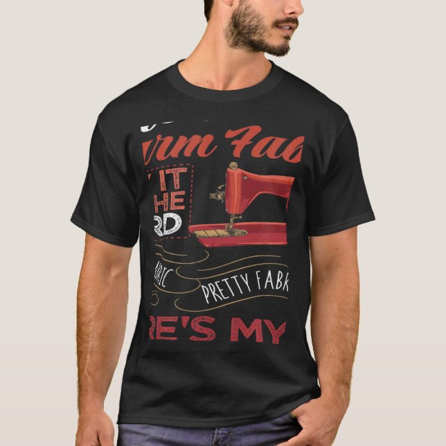 Weichgewebe durch die Gartennähmaschine, die die T-Shirt (Vorderseite)