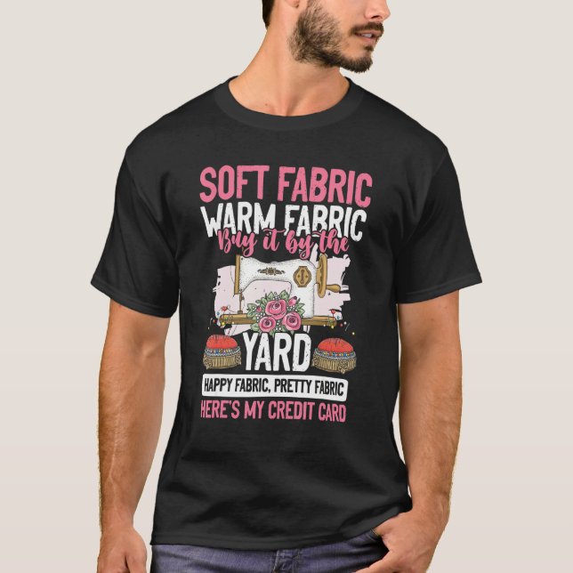 Weichgewebe durch die Gartennähmaschine, die die T-Shirt (Vorderseite)