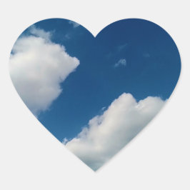Weichheit gegenüber den Wolken Herz-Aufkleber