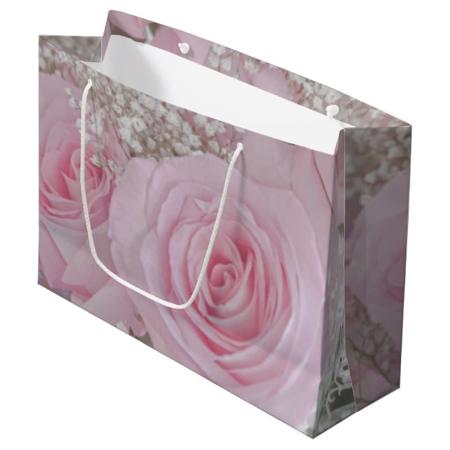 Weichrosa Rosen und Gipskraut Große Geschenktüte (Vorderseite Schrägansicht)