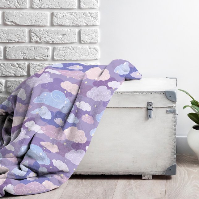 Weichteilwolken und Sternenmuster Fleecedecke (Whimsical Purple Sky & Clouds Pattern Fleece Blanket)