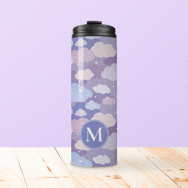 Weichteilwolken und Sternenmuster Thermosbecher (Whimsical Purple Sky & Clouds Tumbler with Personalized Monogram)