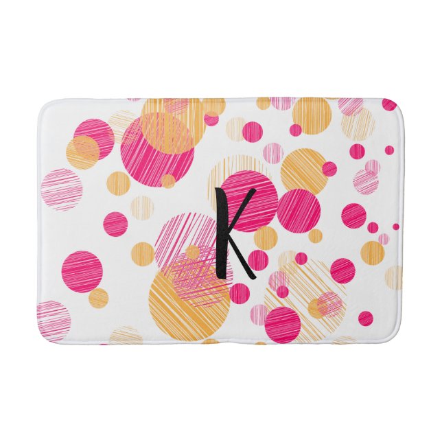 Weichtrosa und gelbe Monogramm Polka-Dot-Muster Badematte (Vorderseite)