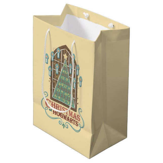 Weihnachten bei HOGWARTS™ Cookie Graphic Mittlere Geschenktüte (Vorderseite Schrägansicht)