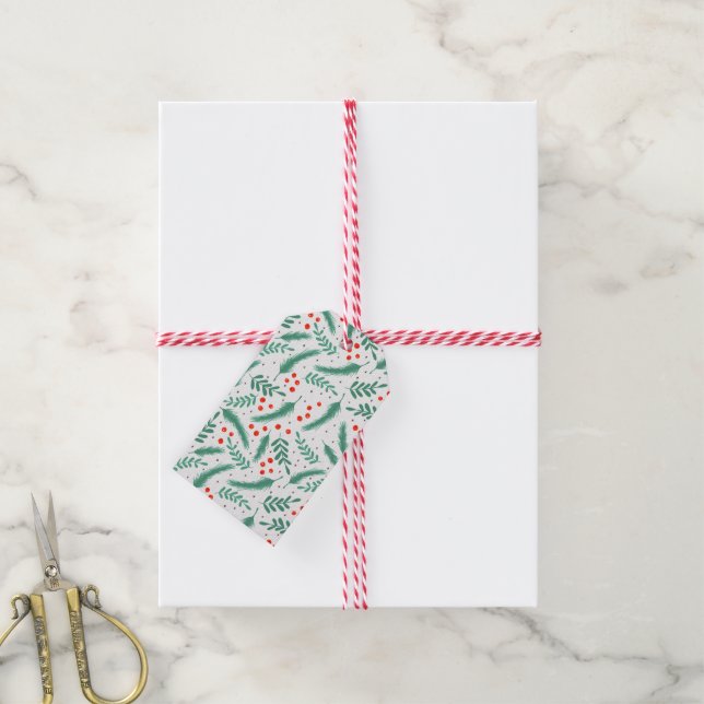Weihnachten Evergreen Boughs und Holly Berries Geschenkanhänger (Mit Garn)