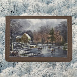 Weihnachten, Frühe Winter Skater auf Teich Tri-fold Portemonnaie<br><div class="desc">Vintage Illustration Frohe Weihnachtsbilder ursprünglich von Ives veröffentlicht mit dem Titel Early Winter. Dieses Design bietet Menschen Eis Skaten auf einem gefrorenen Teich im Wald im Winter. Auf der anderen Seite des Sees befindet sich ein Gebäude und auf dem Boden Schnee.</div>