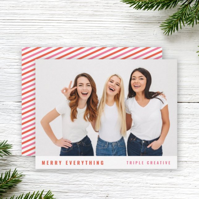 Weihnachten | Fun Stylish Team Foto (Fun modern team photo card with vibrant pink and red festive colour palette)