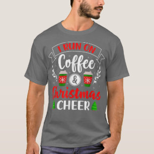 Weihnachten für Männer Frauen ich laufe auf Kaffee T-Shirt