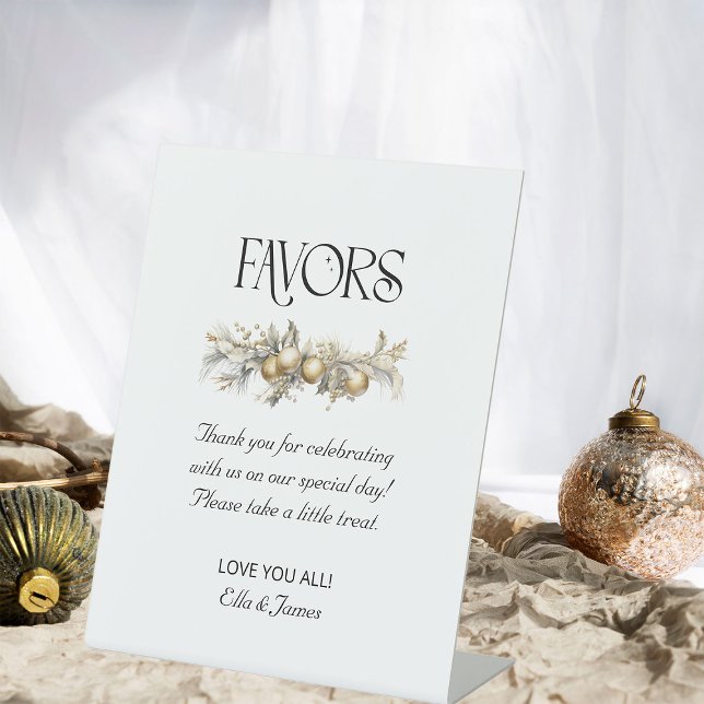Weihnachten Hochzeit Gold Garland Gefälligkeitstab Sockelschild (Favor Table Sign from the Holly Bells Wedding Collection by Darling & May)