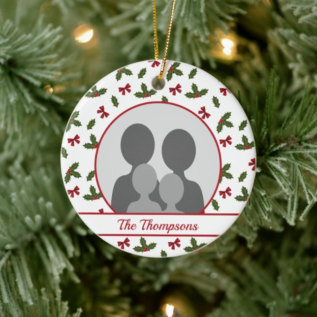 Weihnachten Holly und Bows Custom Foto Template Keramik Ornament (Baum)