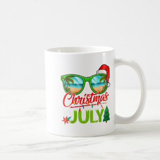 Weihnachten im Juli Sonnenbrille Weihnachtsmannmüt Kaffeetasse