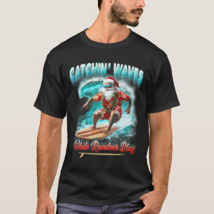 Weihnachten im Juli Surfing Santa Catchin Waves Re T-Shirt