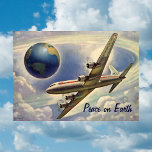 Weihnachten im Weltfrieden, Vintage Flugzeugwelt<br><div class="desc">Einfach Weihnachts-Karte anpassen,  fügen Sie einfach Ihre Namen! Oder ändern Sie einfach den Cover-Text oder die Insider-Nachricht in Ihre Urlaubsnachricht Ihrer Wahl. Vintages Illustrations- und Transportdesign mit Douglas DC-7,  viermotorigen,  kommerziellen Propellerflugzeugen,  die um die Welt fliegen. Fluffe weiße Wolken im Himmel hoch über der Erde.</div>