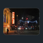 Weihnachten in der Innenstadt von Brooklyn NYC Fot Magnet<br><div class="desc">Hier finden Sie ein originelles Farbfoto von Urlaubserscheinungen auf der Fulton Street im Zentrum von Brooklyn,  NYC. Viele weitere Fotos und Illustrationen aus New York sind auch in diesem Shop erhältlich. Sehen Sie nicht genau,  wonach Sie suchen? Kontaktieren Sie Rebecca um ein Produkt speziell für Sie zu gestalten!</div>