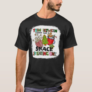 Weihnachten ist zwischen einem Snack und einem Eu T-Shirt