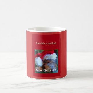 Weihnachten--Jubel in der Weihnachtsmannmütze--EIN Kaffeetasse