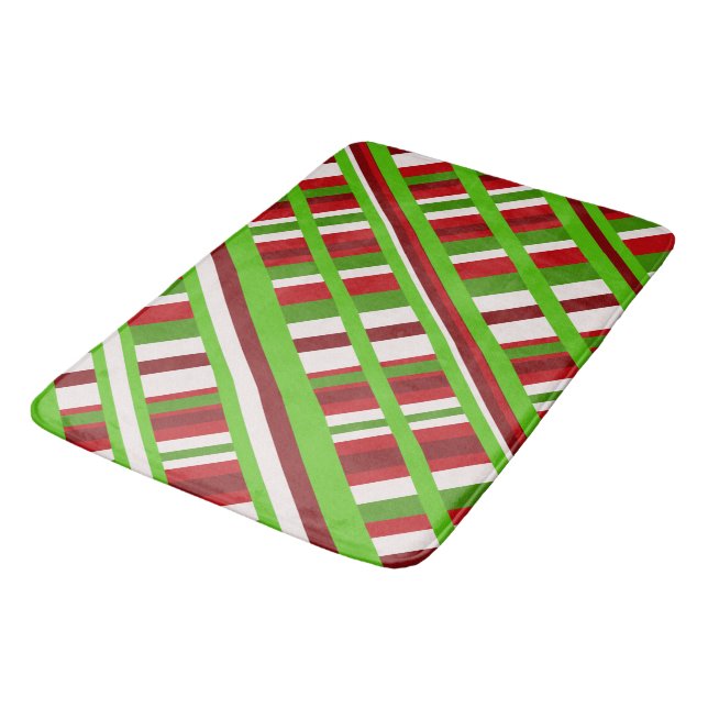 Weihnachten Kariert Diagonal in Rot, Grün und Weiß Badematte (Schrägansicht)