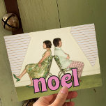 Weihnachten Message Vintag Style Foto der 1970er J<br><div class="desc">Fügen Sie Ihren Weihnachtskarten in diesem Jahr einen Retro-Flair mit diesen Fotokarten hinzu,  die bereit sind,  mit Ihrem eigenen Foto und Ihrer individuellen Nachricht auf der Rückseite personalisiert zu sein. Sie zeichnen sich durch die Vintage Funky-Schrift "Weihnachten" auf der Vorderseite und durch eine Vintage Koordination auf der Rückseite aus.</div>