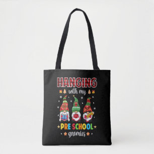 Weihnachten mit meinen Gnomen vor der Schule Tasche