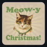 Weihnachten, Niedlicher Urlaub Katze Tier Quadratischer Aufkleber<br><div class="desc">Feiern Sie Weihnachten mit dieser niedlichen Furry-Freundin, sie ist so bezaubernd mit einem grünen Kragen mit drei Glocken und Meow-y Weihnachten in einem Vintagen Retro-Schriftart winkend über die Spitze. Heiße Weihnachten!</div>