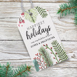 Weihnachten Personalisiert Geschenkanhänger<br><div class="desc">Feiern Sie diesen Urlaub mit einem Urlaubspensum mit Blätter und Beeren-Geschenkschild. Moderne und Skripttypografie wird verwendet. Passen Sie das Tag mit einer persönlichen Nachricht und einem geschäftlichen Namen an. Ideal für Firmengeschenke oder die Verwendung des Tags für Weinetiketten.</div>