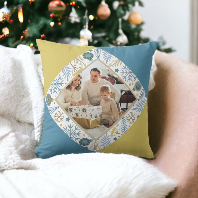 Weihnachten Personalisiert Modernes Foto Kissen (Christmas Personalized Modern Photo Throw Pillow from Ricaso. Blue and yellow design. Photo gifts)