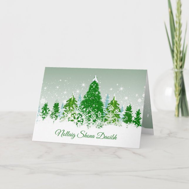 Weihnachten, schneegrüne Tannenbäume Feiertagskarte (Vorderseite)