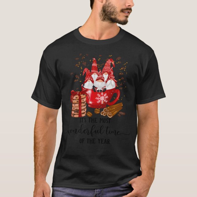 Weihnachten spielt in einer Tasse mit Keksen T-Shirt (Vorderseite)